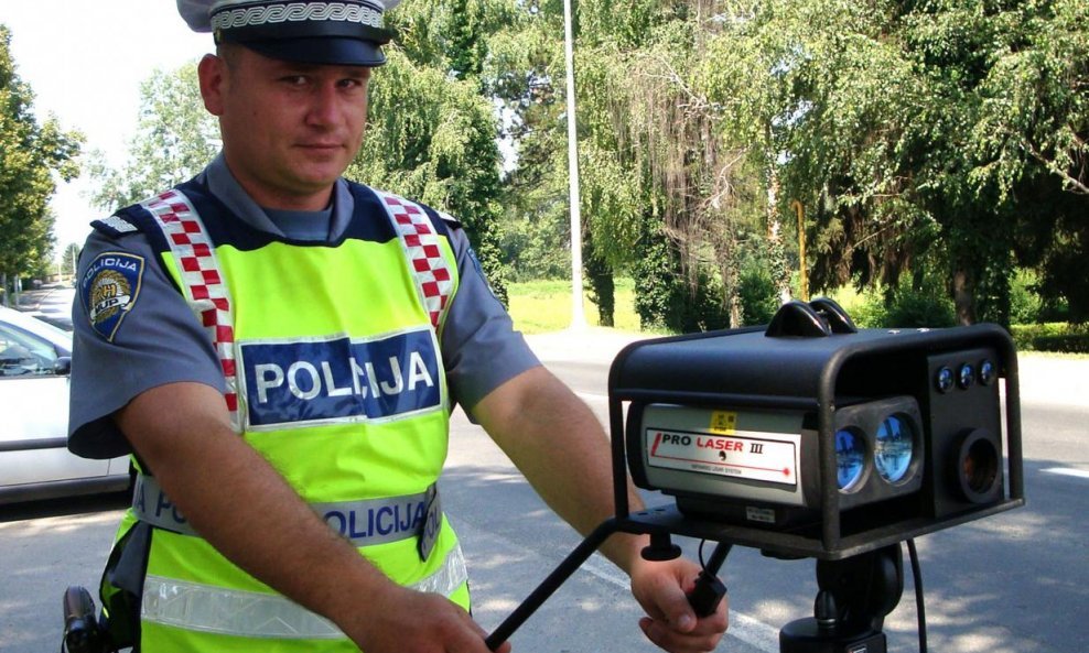 prometna policija prometni policajac brzina