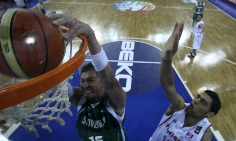 Slovenia Primož Brezec, Tunis Salah Mejri