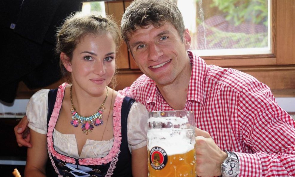 Thomas Müller i supruga Lisa