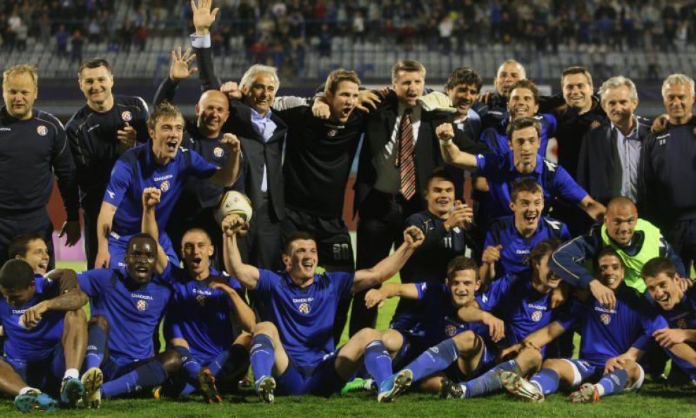 Dinamo slavi prvak 2010-11