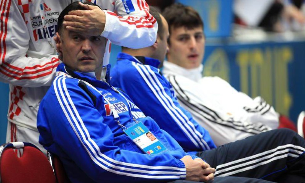 Slavko Goluža imao je razloga za glavobolju (Hrvatska - Rumunjska)