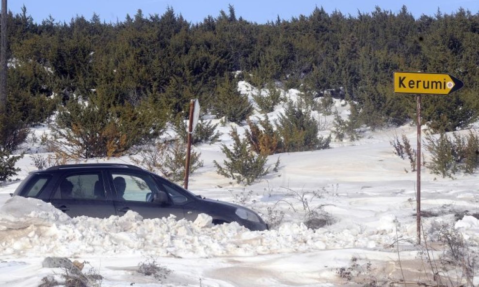 snijegom zatrpano Ogorje zaseok Kerumi