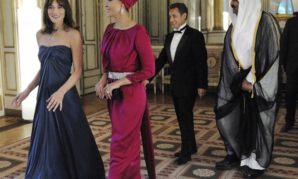 Carla Bruni i Nicolas Sarkozy, katarski šeik Hamad Bin Khalifa Al-Thani i supruga Mozah Bint Nasser Al-Misned