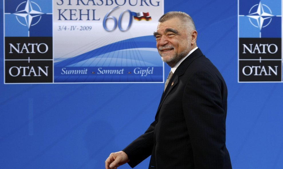 mesić, nato