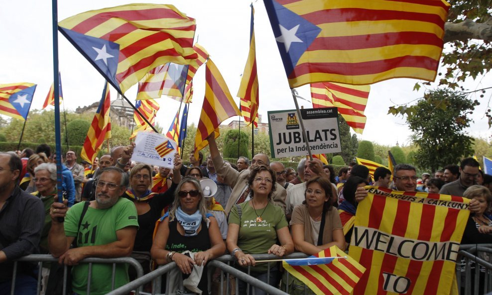 Španjolska policija upala je u zgrade katalonske regionalne vlade uoči zabranjenog referenduma