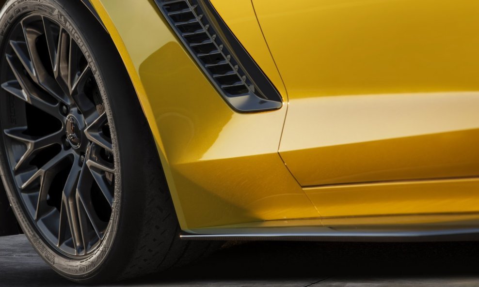 2015-Chevrolet-CorvetteZ06[3]