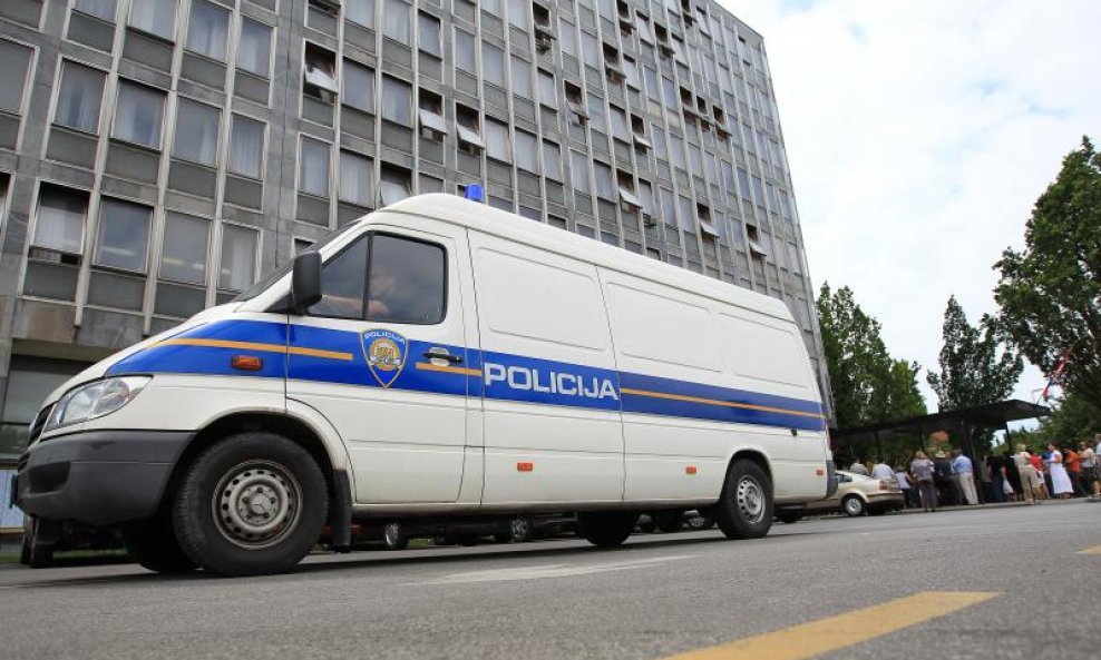 lažna dojava o bombi policija palača pravde