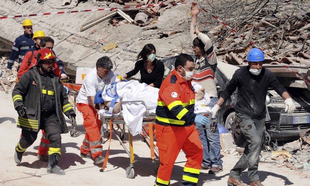 Potres u središnjoj Italiji odnio je na desetke ljudskih života.