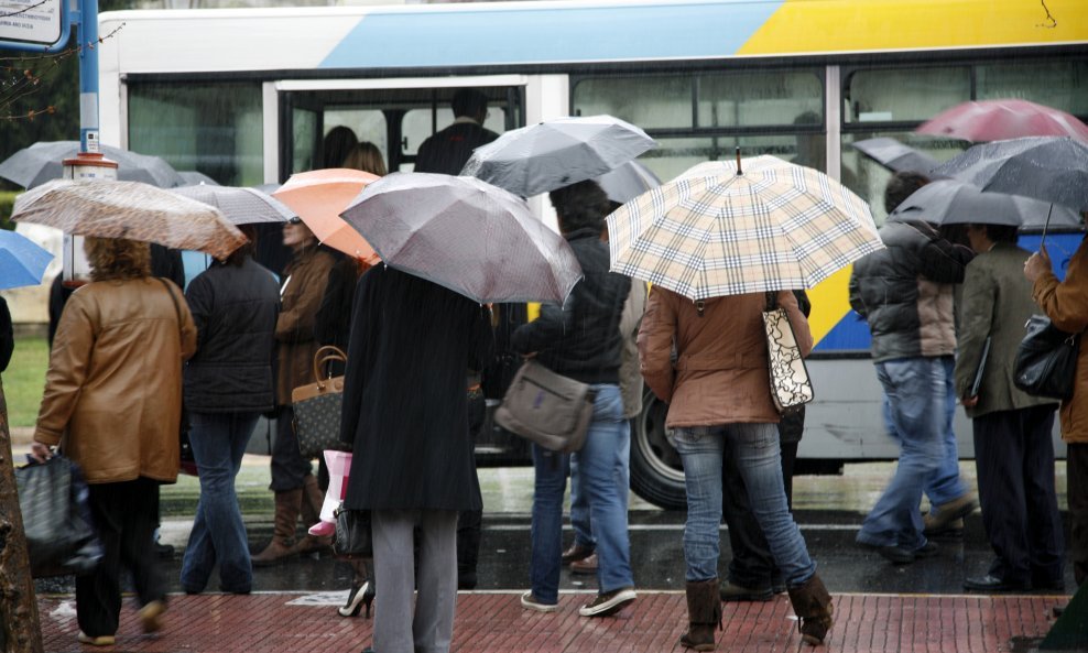 kiša zima autobus