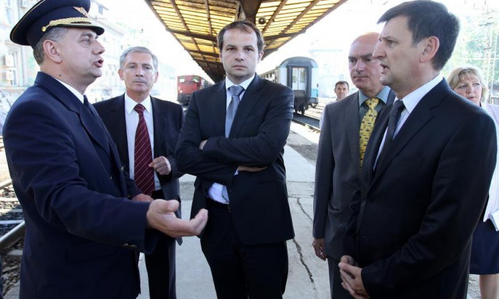 Siniša Hajdaš Dončić (sredina), Rene Valčić (lijevo), Darko Peričić, Davor Kljakić i Jasmin Krizmanić 