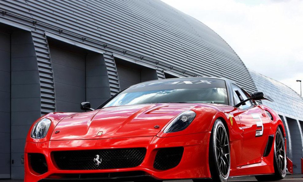 Ferrari-599XX_2010_1024x768_wall-9