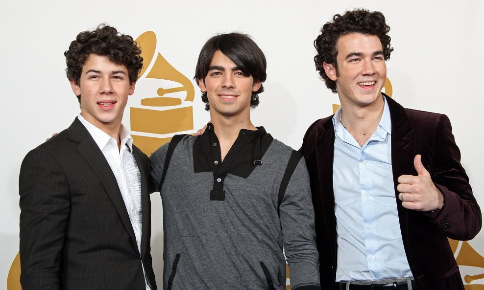 JONAS BROTHERS