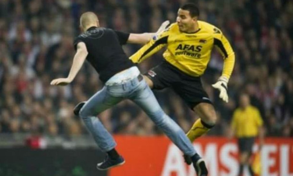 Tučnjava golmana i navijača