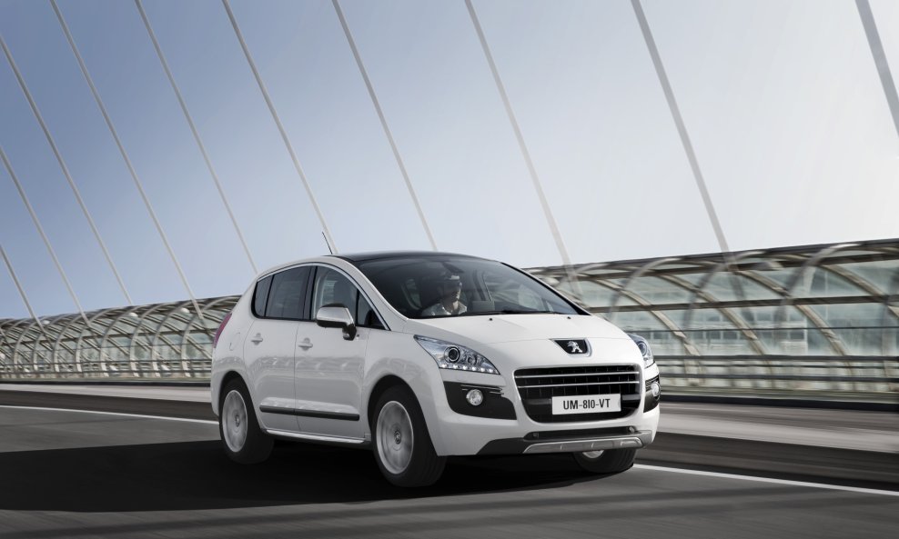 3008_HYBRID_PEUGEOT