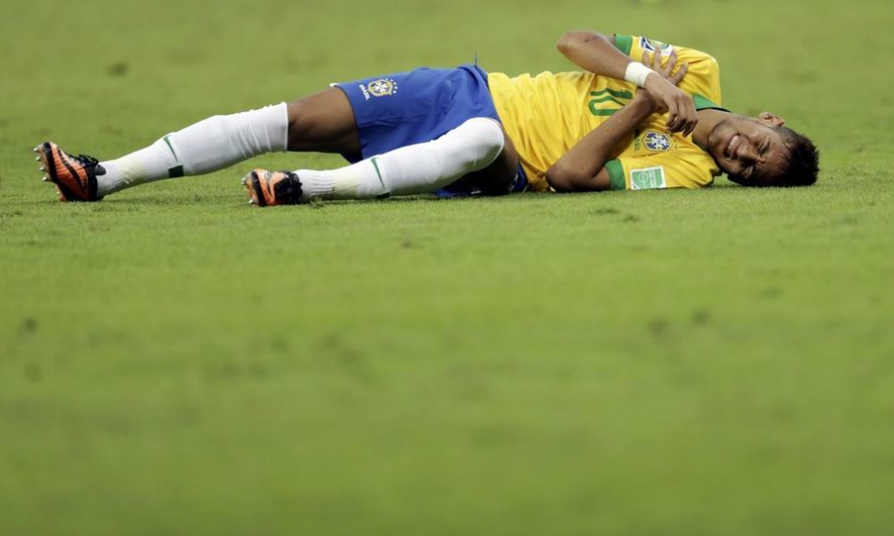 Neymar na travnjaku