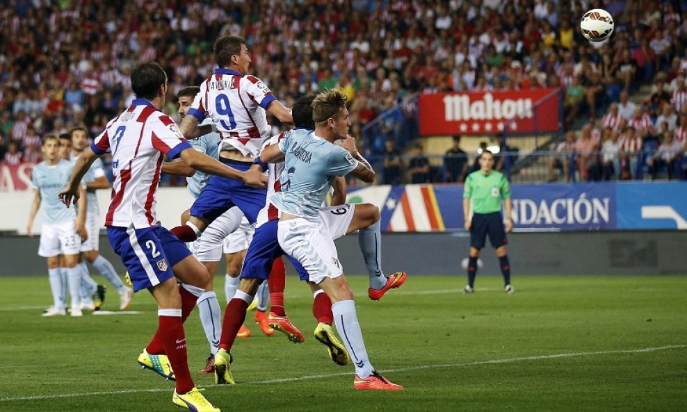 Mario Mandžukić u skoku