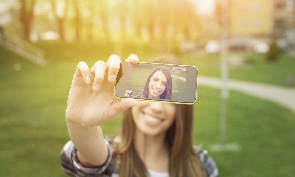 selfie tinejdžerica