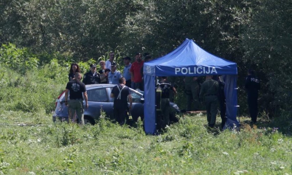 Potraga za automobilom koji se zaletio u Savu