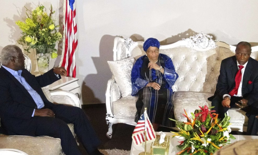 Predsjednici Siera Leonea (Ernest Bai Koroma, lijevo) i Liberije (Ellen Johnson Sirleaf) ostali su u Africi, a predsjednik Gvineje (Alpha Conde) putuje u SAD
