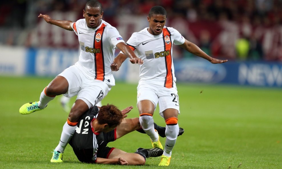 Douglas Costa, Fernando