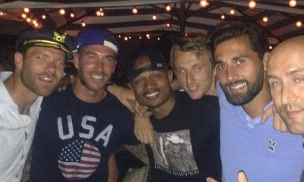 Xabi Alonso Sergio Ramos Dontaye Draper Luka Modrić Alvaro Arbeloa Real Madrid