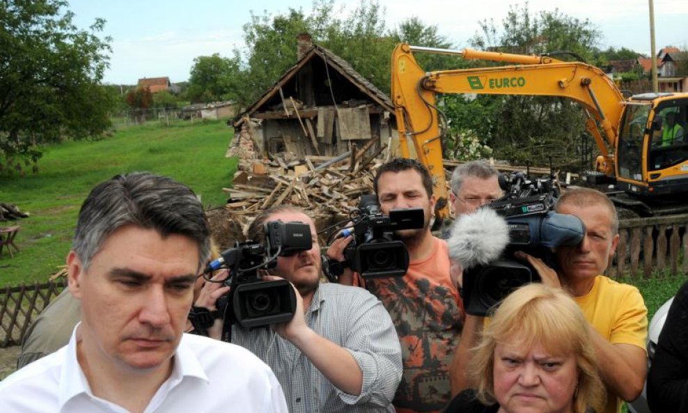 Milanović i Anka Mrak Taritaš u Gunji (10)