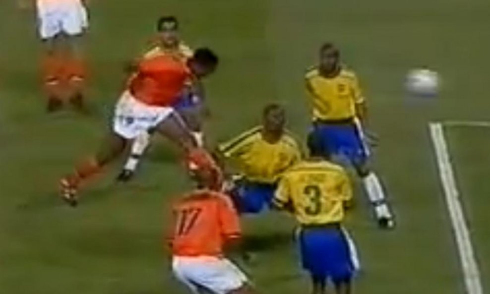 Kluivert zabija Brazilu 1998.