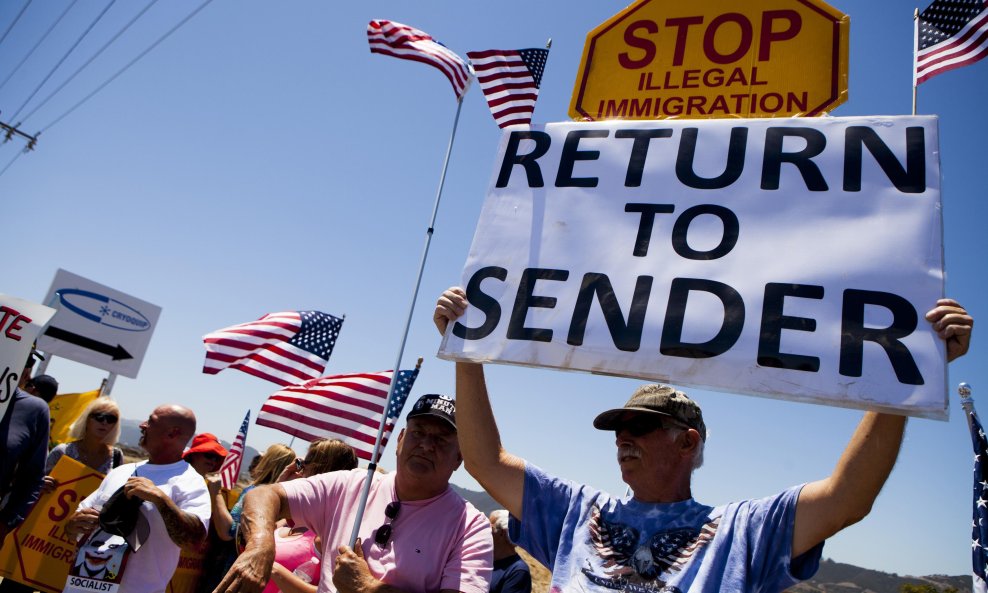 sad imigracija return to sender