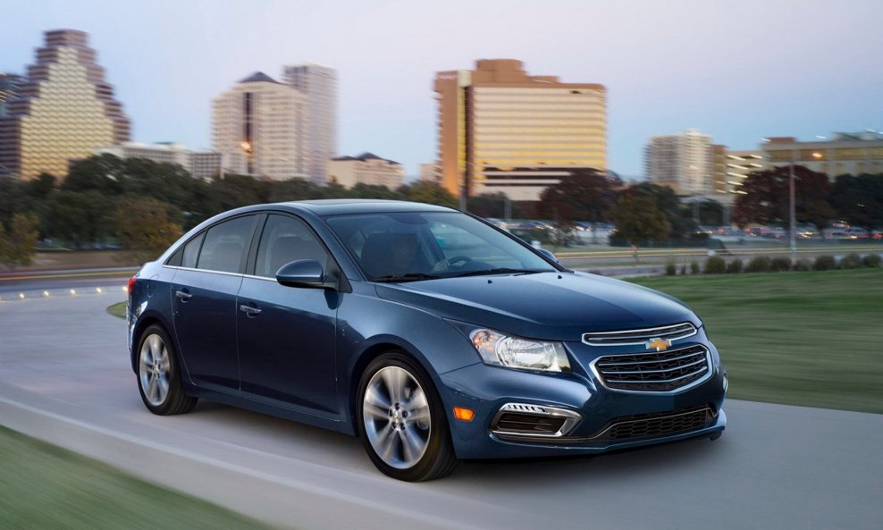 2015-Chevrolet-Cruze-Facelift-3[2]