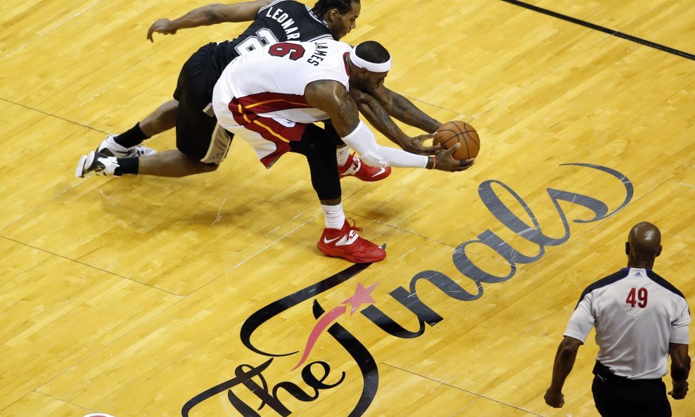 LeBron James i San Antonio Spurs