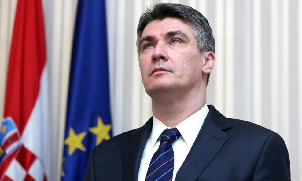 Zoran Milanović pogled prema gore