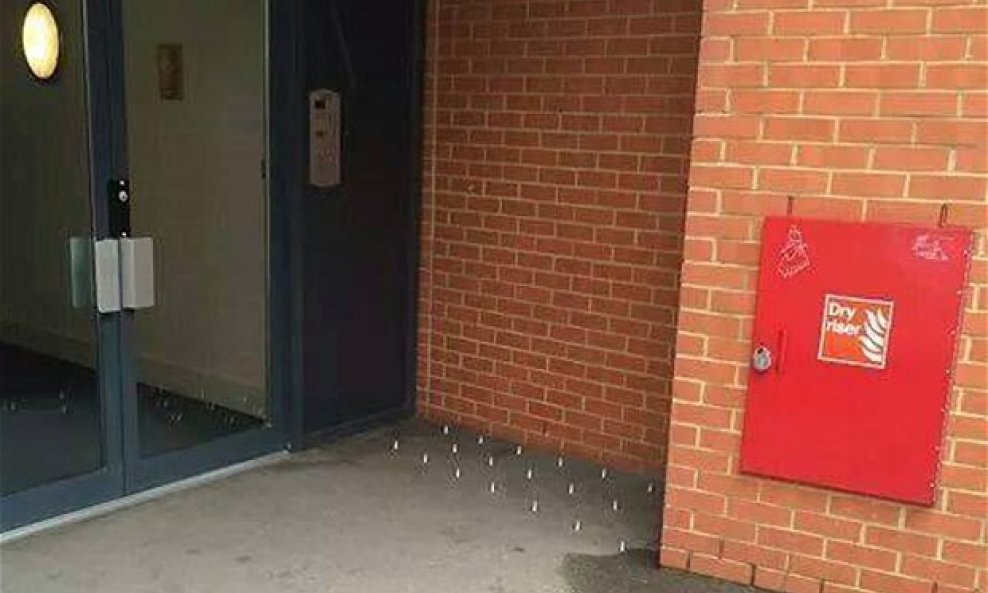 šiljci protiv beskućnika