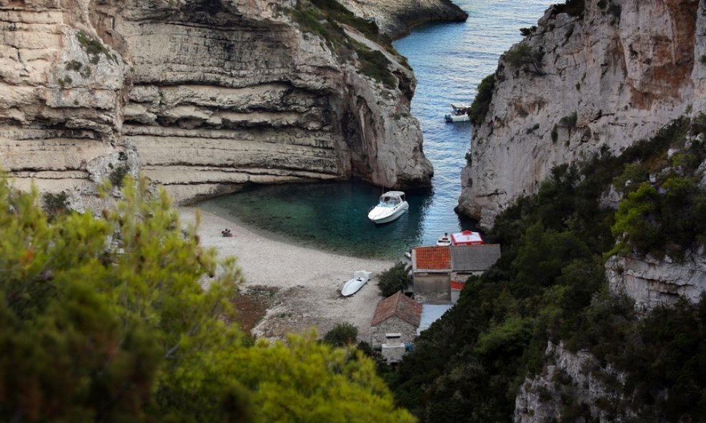 Plaža Stiniva, otok Vis 1