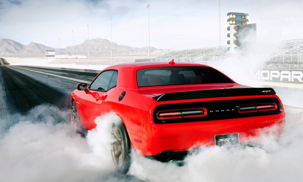 2015-Dodge-Challenger-SRT-8