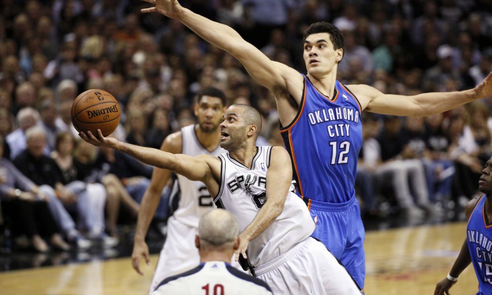 Tony Parker i Steven Adams