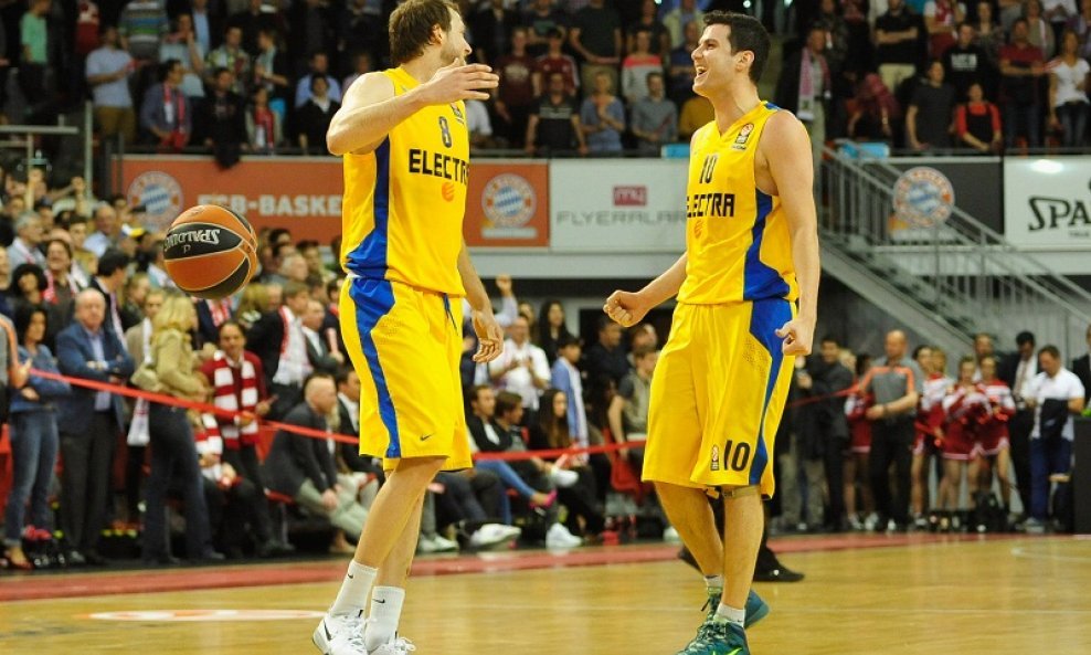 Maccabi Guy Pnini; Joe Ingles