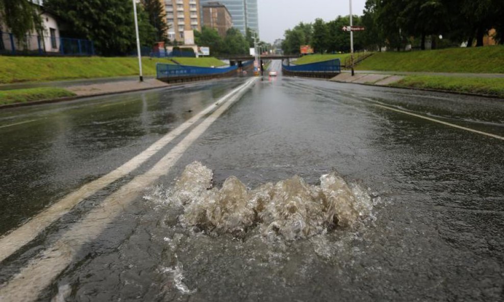 Olujno nevrijeme u Osijeku (4)