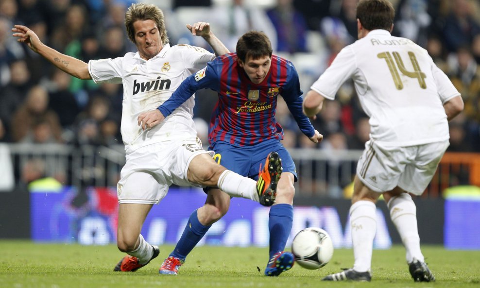 Real Madrid - Barcelona, Leo Messi, Fabio Coentrao i Xabi Alonso