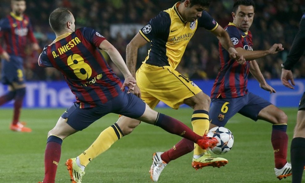 Barcelona - Atletico Madrid, Diego Costa (C), Andres Iniesta (L) i Xavi