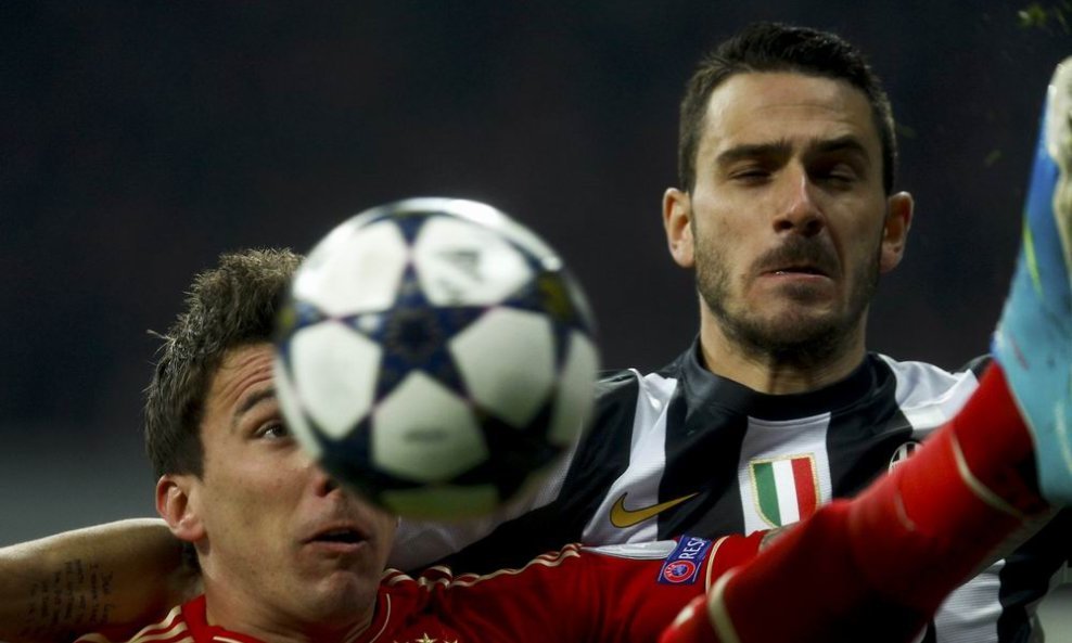 Bayern - Juventus 03 (Leonardo Bonucci (R) i Mario Mandžukić)