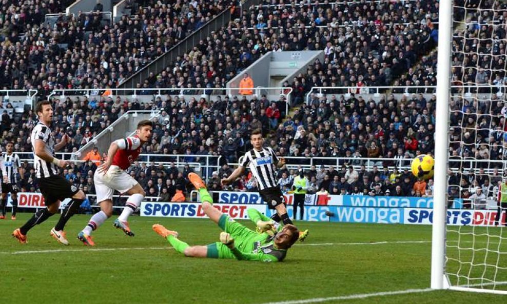 Giroud zabija protiv Newcastlea