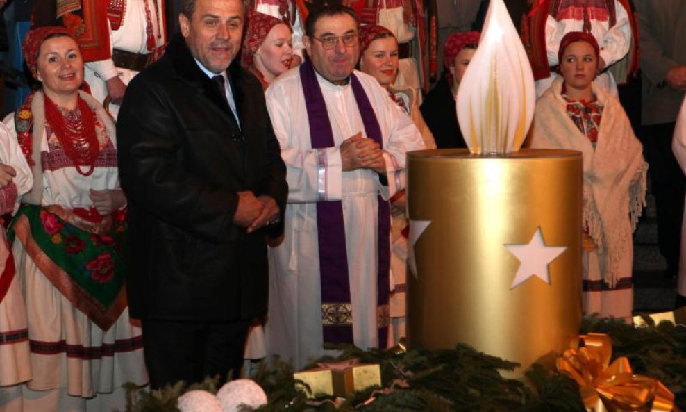 Milan Bandić advent