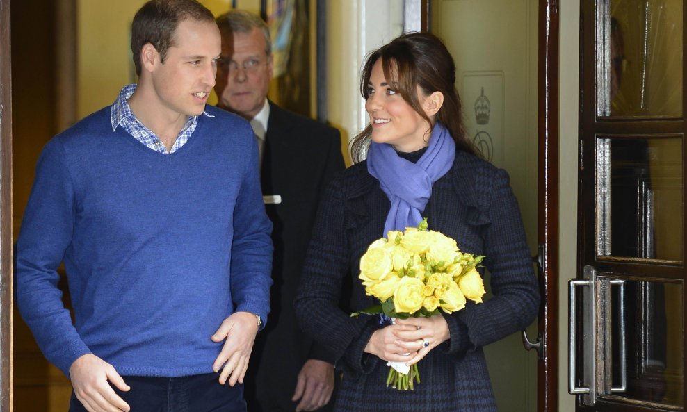 Kate Middleton i princ William izlaze iz bolnice 1