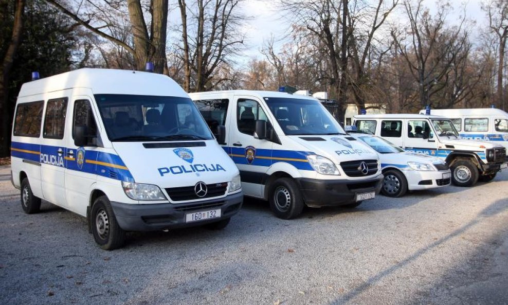 policija rh policijski kombi