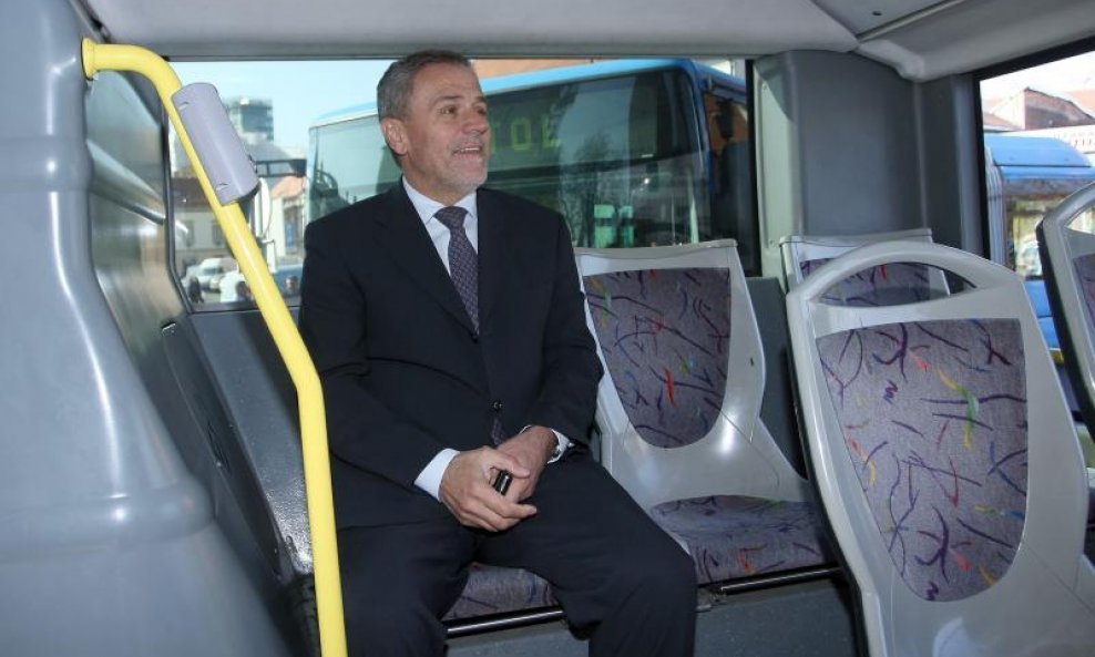 Milan Bandić u busu