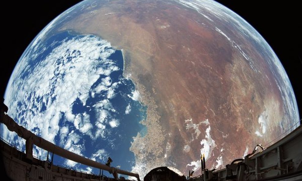 best-unforgettable-space-shuttle-pictures-earth_37681_600x450