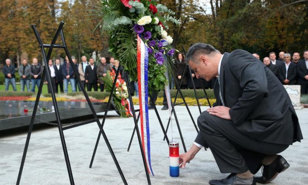 Tomislav Karamarko polaže svijeću na grob Franje Tuđmana