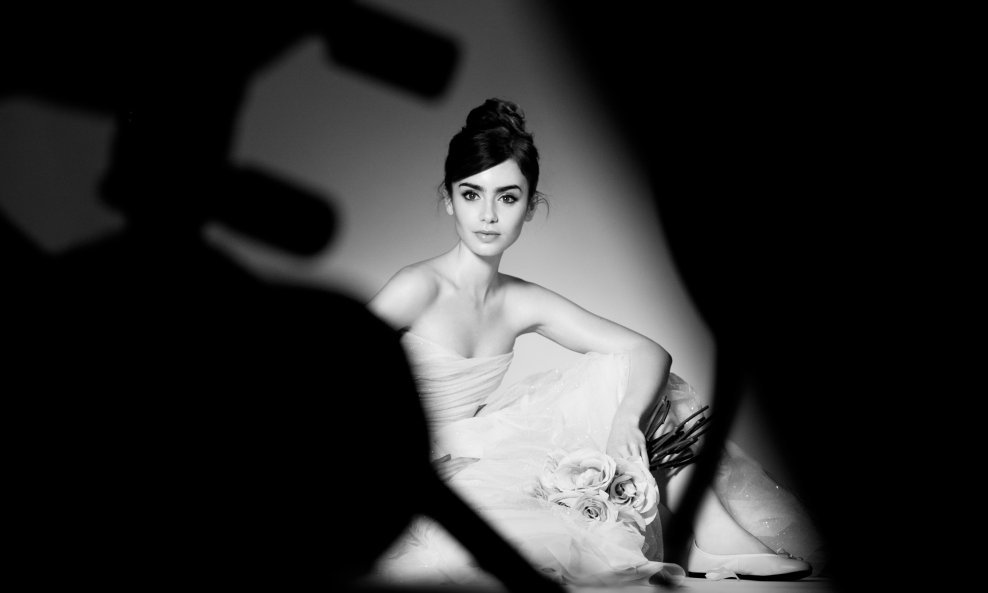 Lily Collins za Lnacome