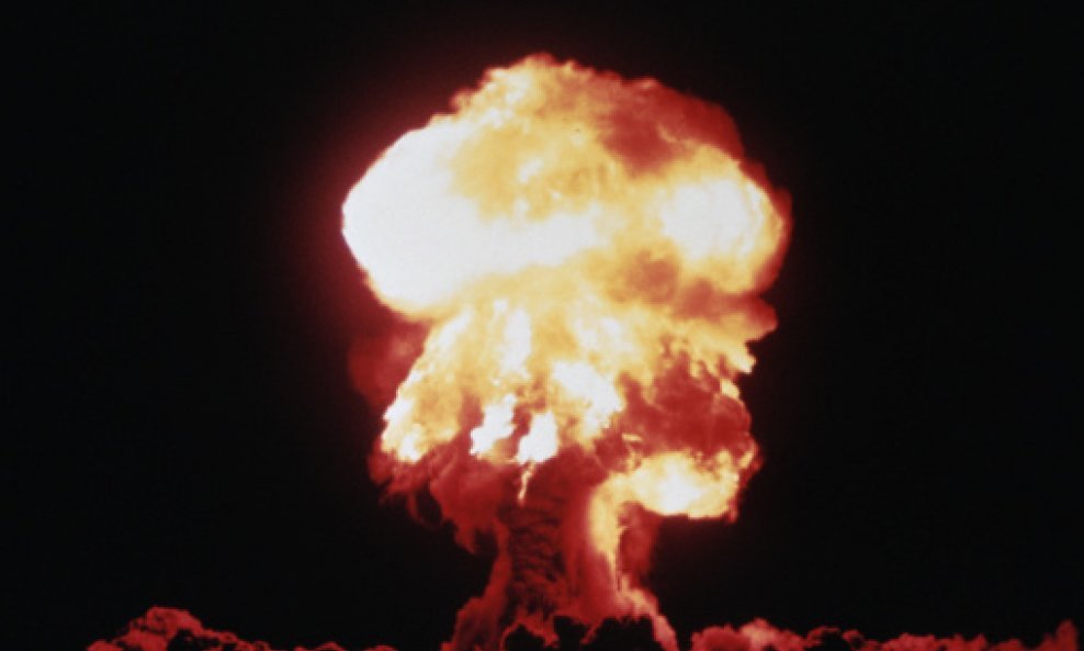 Nuklearna bomba eksplozija