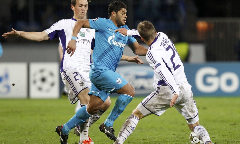 Tom De Sutter (Anderlechtt) vs Dennis Praet i Hulk (Zenit)